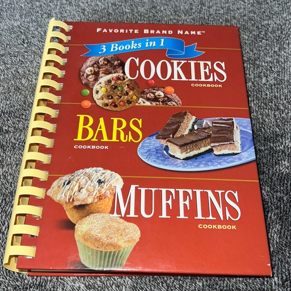 Favorite Brand Name 3 books in 1 Cookies, Bars and Muffins Cookbook Spiral - Picture 7 of 16